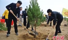 世界地球日 中国第七大沙漠植树5万株